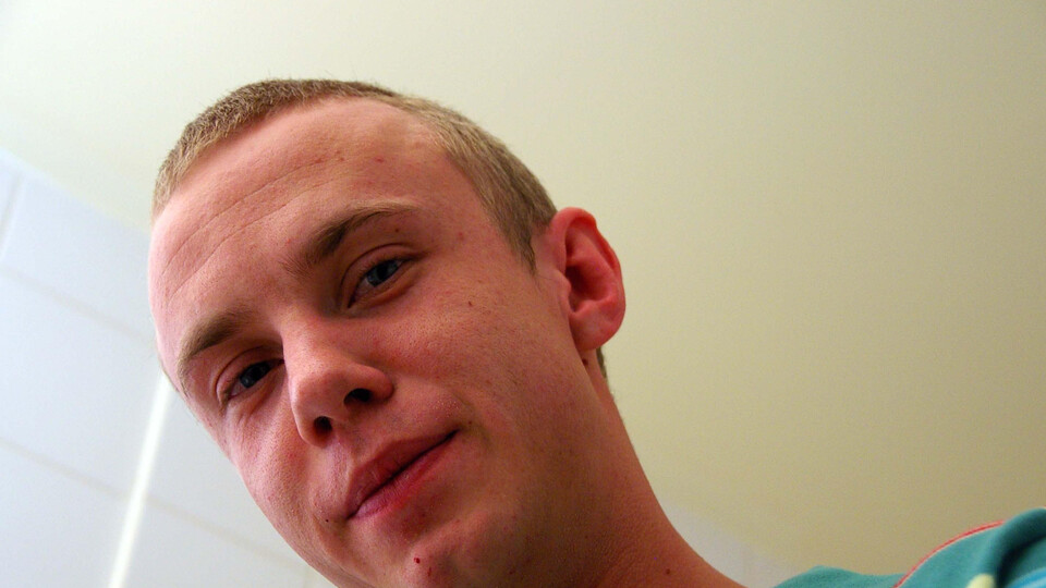 Justin 2 Finger Fucking